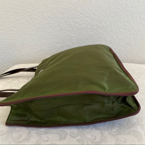 Prada army green large zip around expandable tote - Picture 4 of 13
